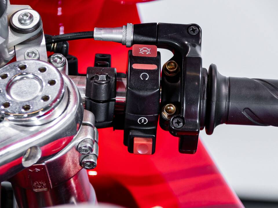 Bild 29/46 von Ducati DUMMY (2002)