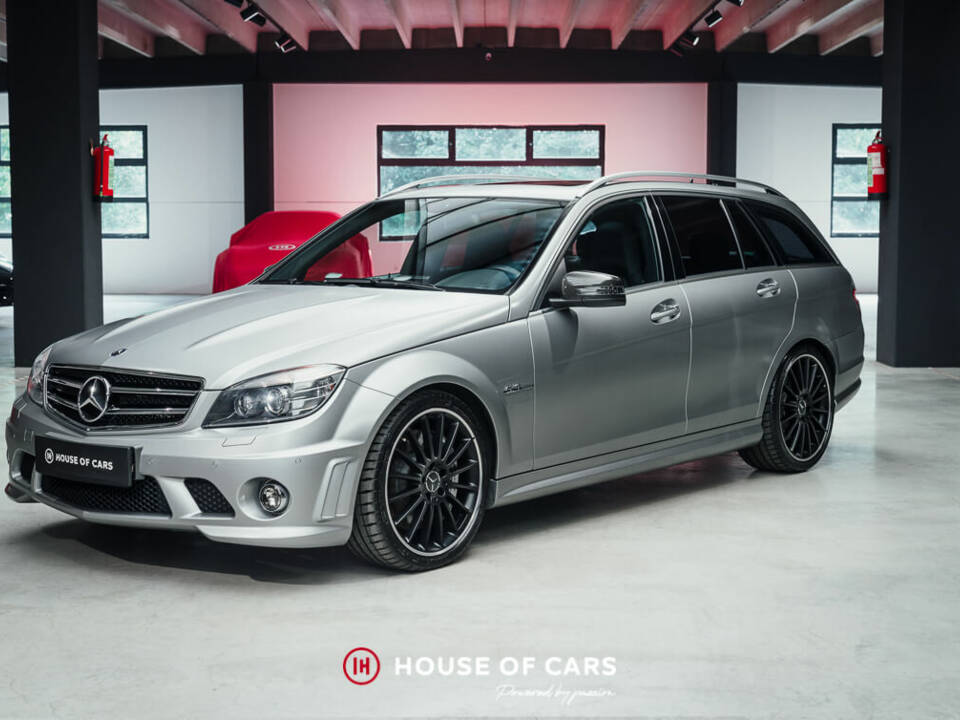 Bild 2/24 von Mercedes-Benz C 63 AMG T (2010)