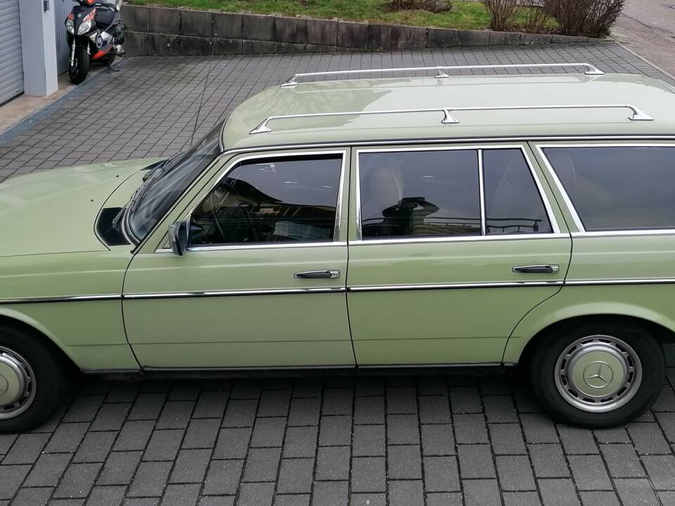 Image 1/22 de Mercedes-Benz 300 TD (1979)