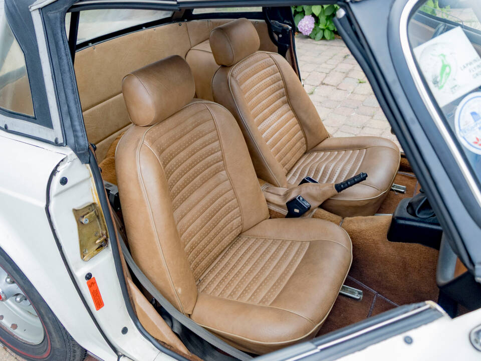 Imagen 25/30 de Triumph TR 6 (1977)