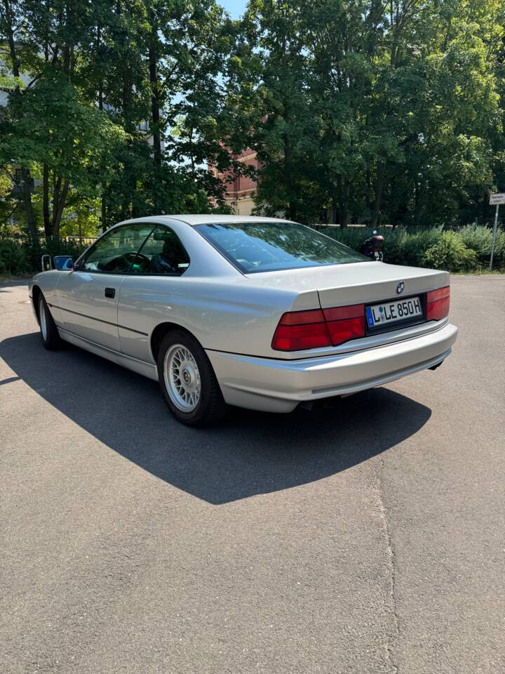 Image 3/11 of BMW 850i (1990)