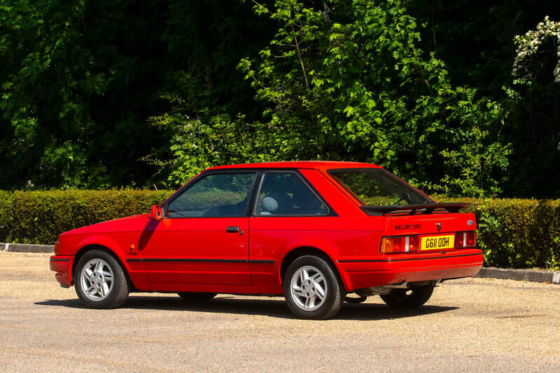 Image 24/50 of Ford Escort IV XR3i (1989)
