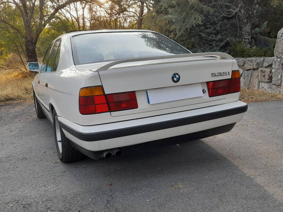 Image 4/54 of BMW 535i (1989)