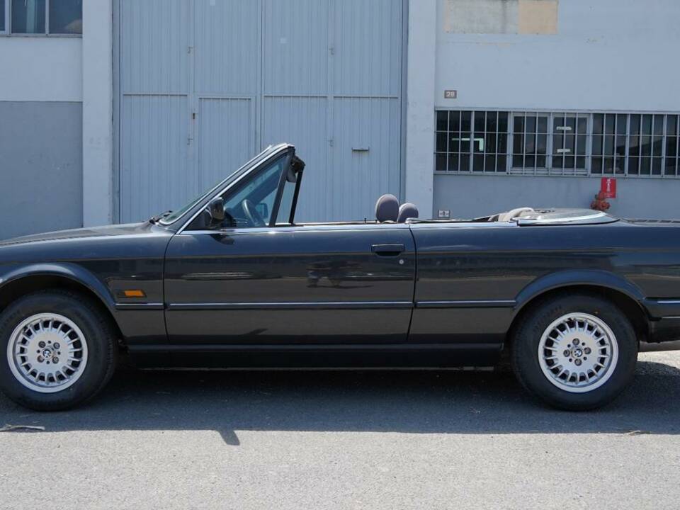 Image 4/19 de BMW 320i (1989)