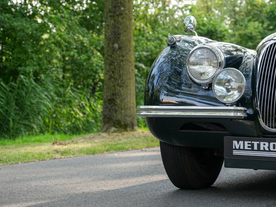 Image 37/50 of Jaguar XK 120 DHC (1953)