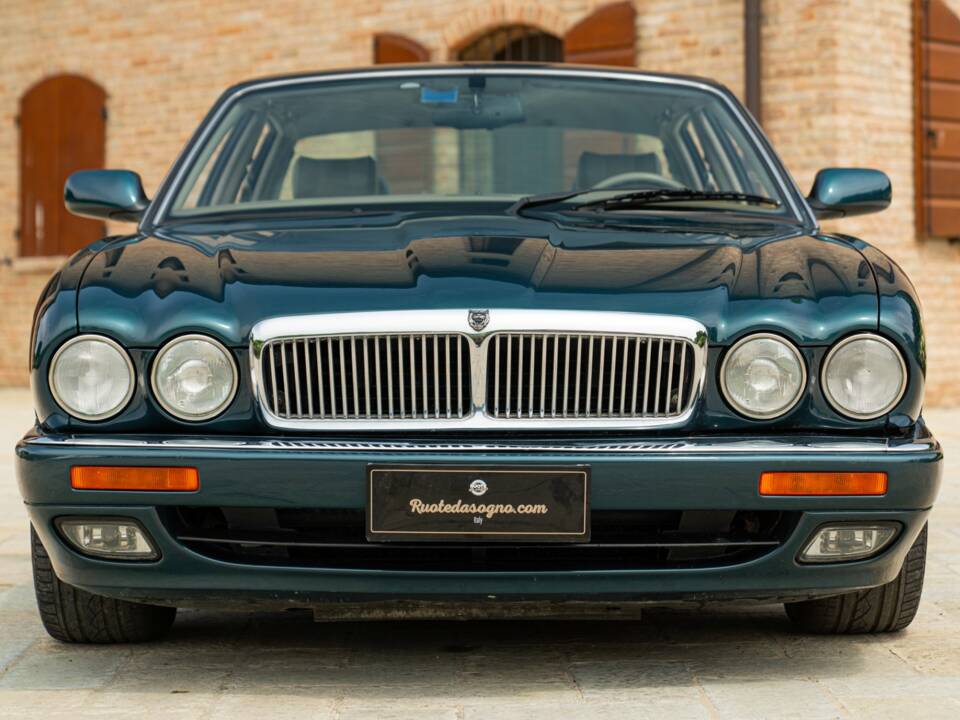 Afbeelding 3/50 van Jaguar XJ6 3.2 (1995)