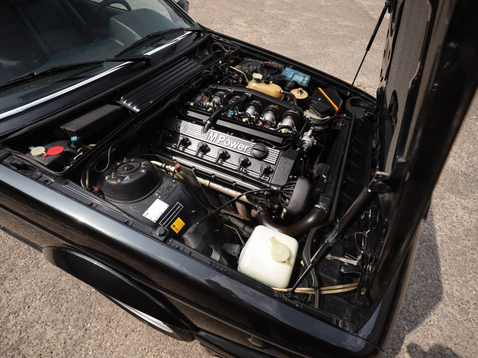 Image 18/99 of BMW M 635 CSi (1988)