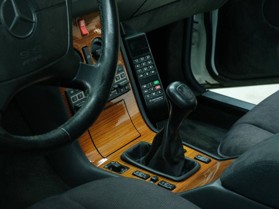 Bild 40/50 von Mercedes-Benz 300 SE (1992)