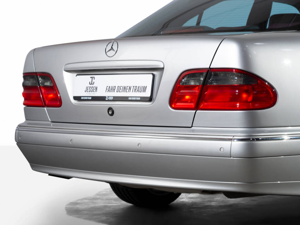 Image 5/34 of Mercedes-Benz E 430 4MATIC (2001)