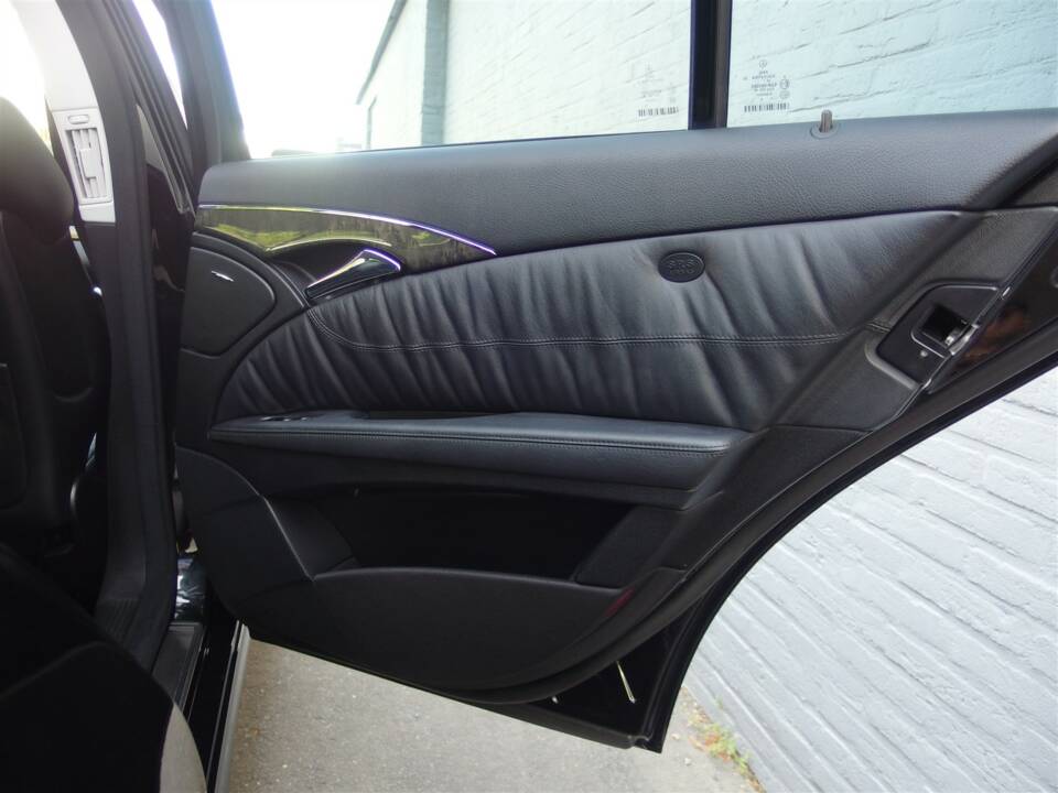 Image 62/98 of Mercedes-Benz E 63 AMG T (2008)