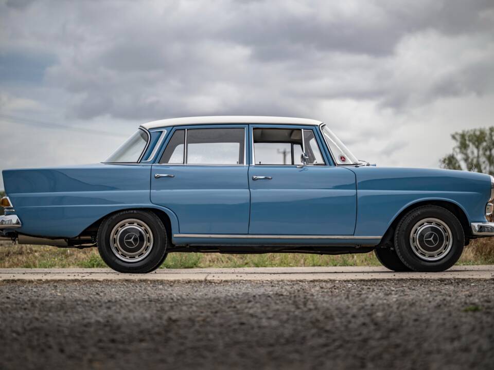 Image 8/10 de Mercedes-Benz 200 (1966)