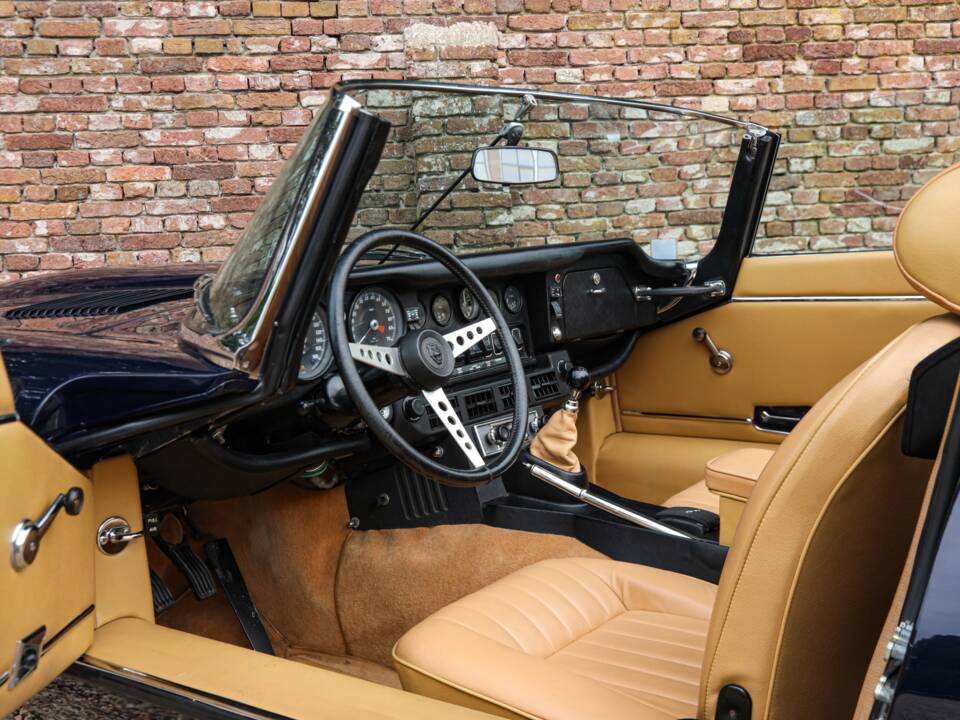 Obraz 3/50 pojazdu Jaguar E-Type V12 (1973)