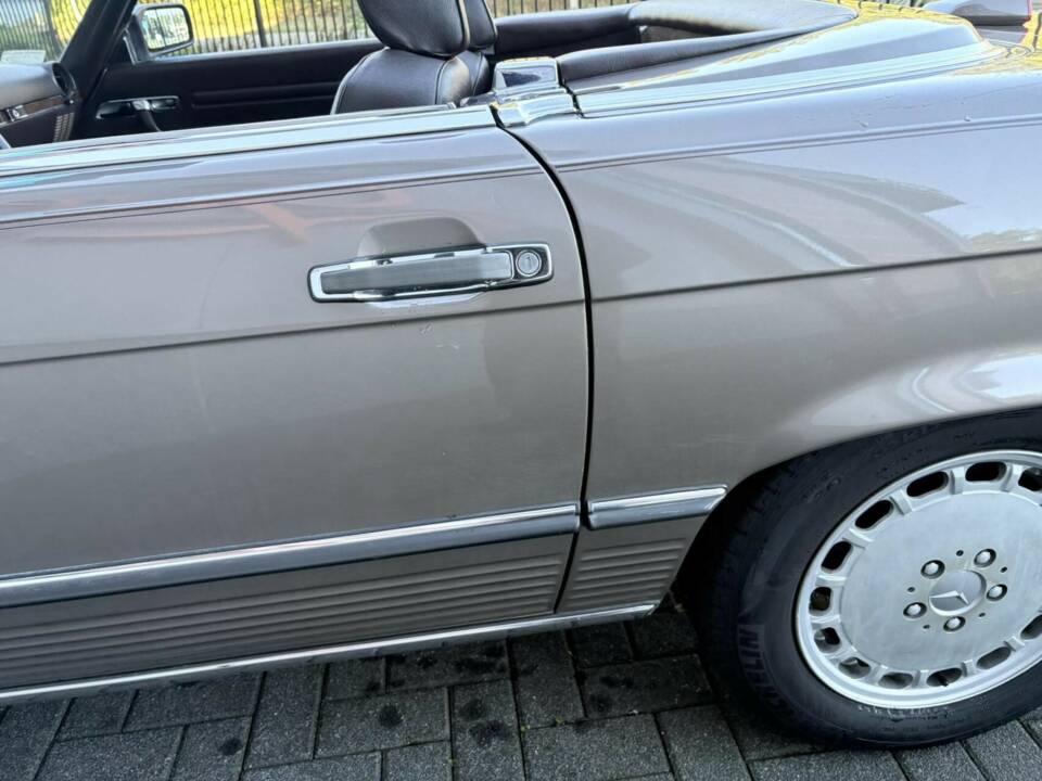 Image 6/50 of Mercedes-Benz 560 SL (1987)
