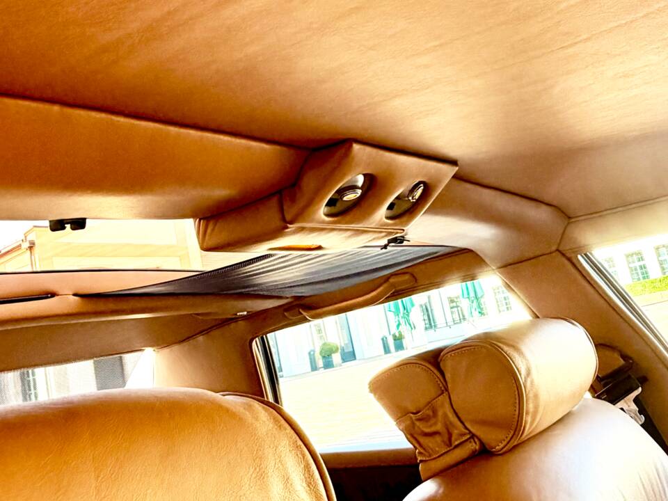 Image 14/18 of Aston Martin Lagonda (1982)