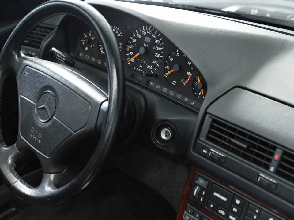 Image 29/50 of Mercedes-Benz 600 SL (1993)