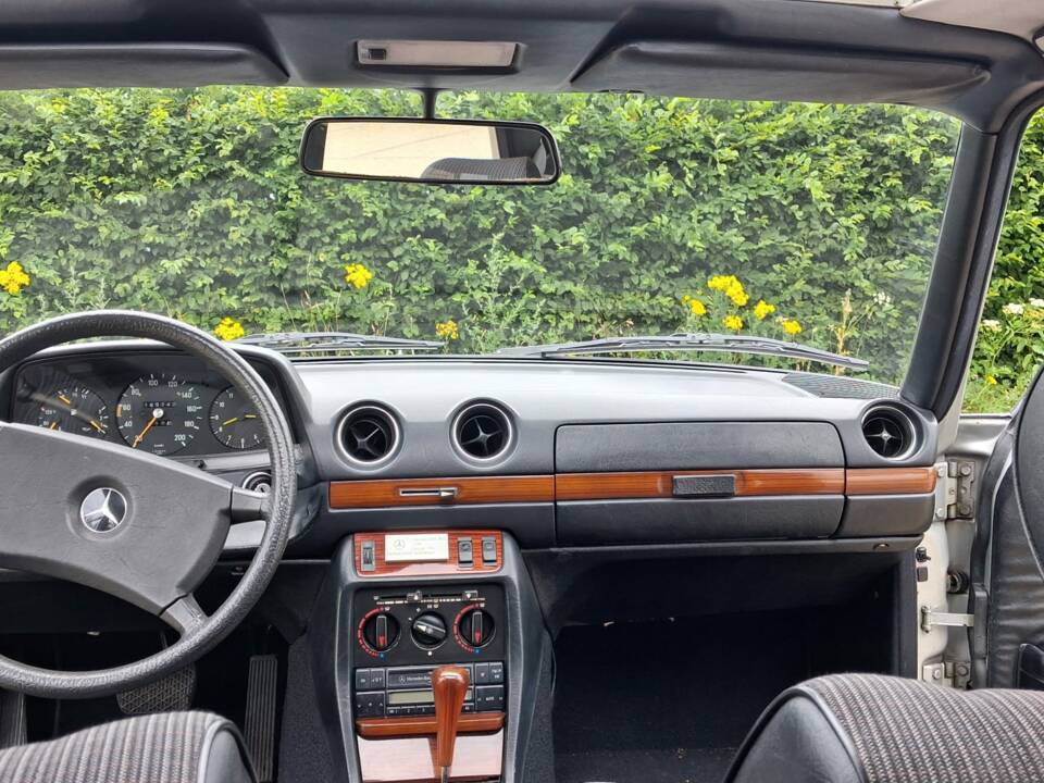 Afbeelding 5/25 van Mercedes-Benz 230 E (1984)
