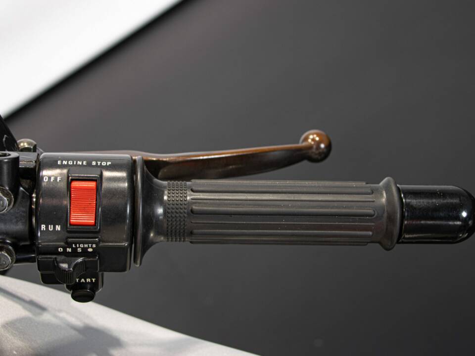 Immagine 42/50 di Suzuki GSX 750S Katana (1982)
