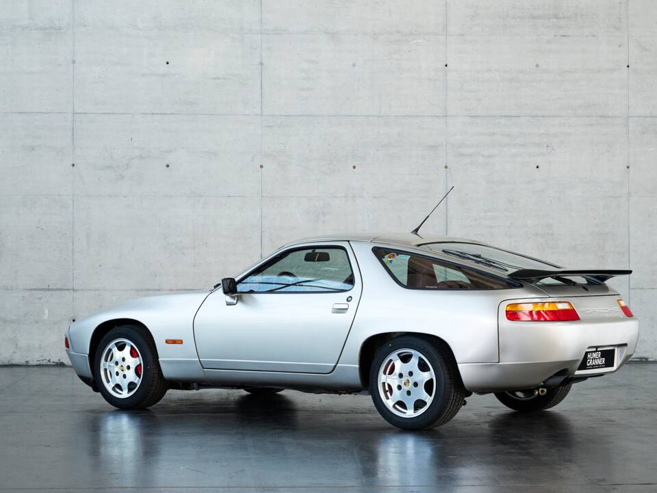 Image 14/50 of Porsche 928 GT (1989)