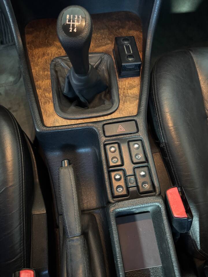 Image 17/37 of BMW 735i (1991)