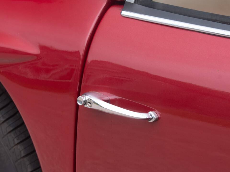 Image 21/50 of TVR Vixen Series 1 (1968)