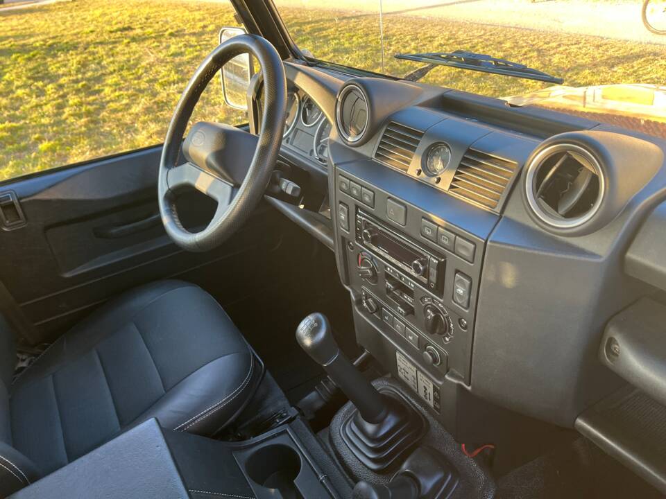 Image 68/93 of Land Rover Defender 110 (2014)