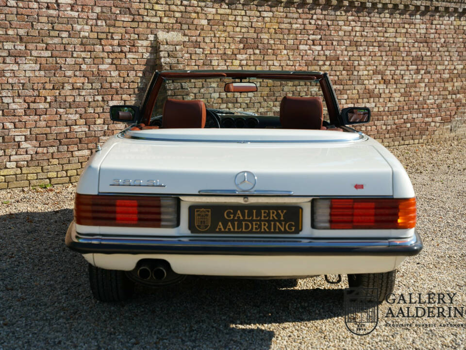 Immagine 32/50 di Mercedes-Benz 380 SL (1982)