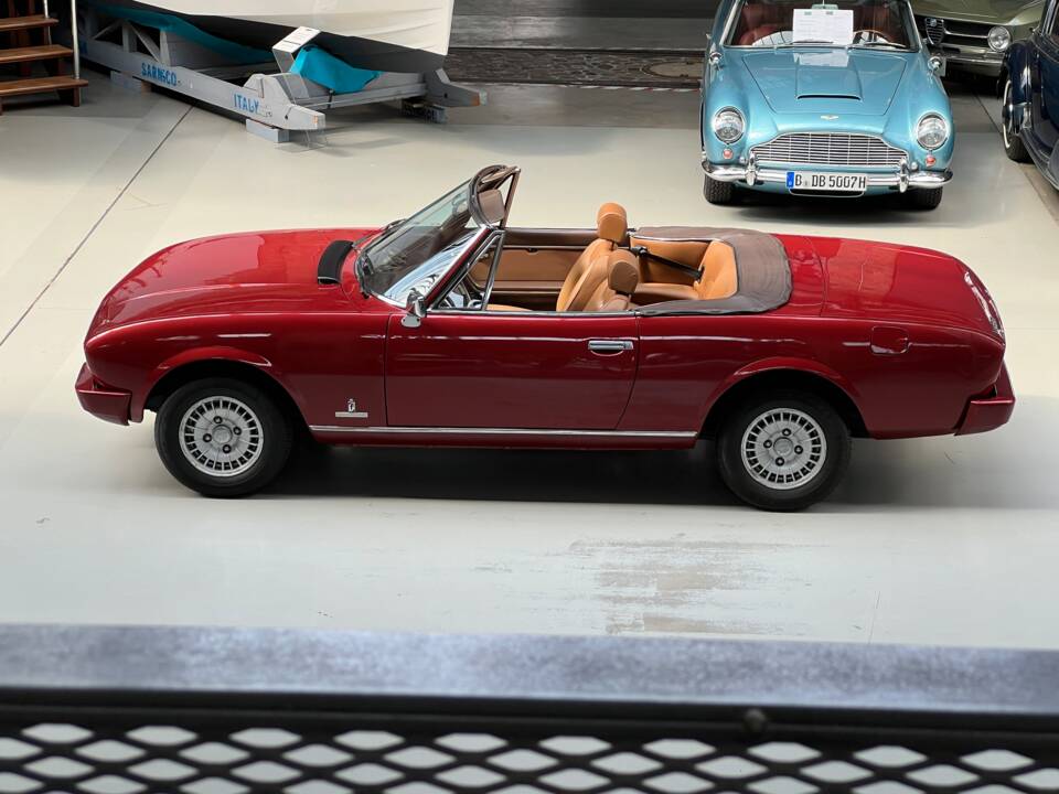 Image 11/28 of Peugeot 504 Convertible (1981)