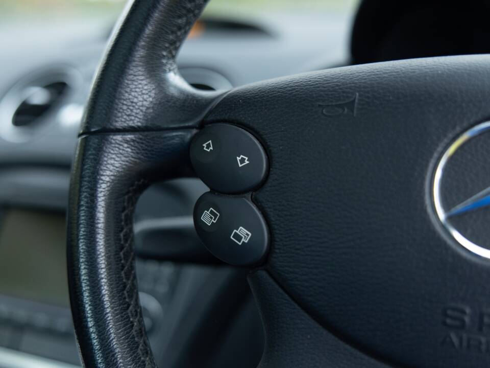 Image 33/41 of Mercedes-Benz SL 350 (2007)