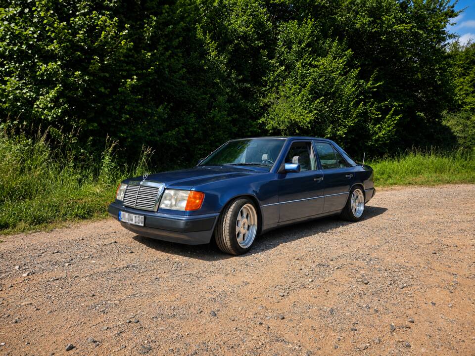 Afbeelding 5/54 van Mercedes-Benz 200 E (1992)