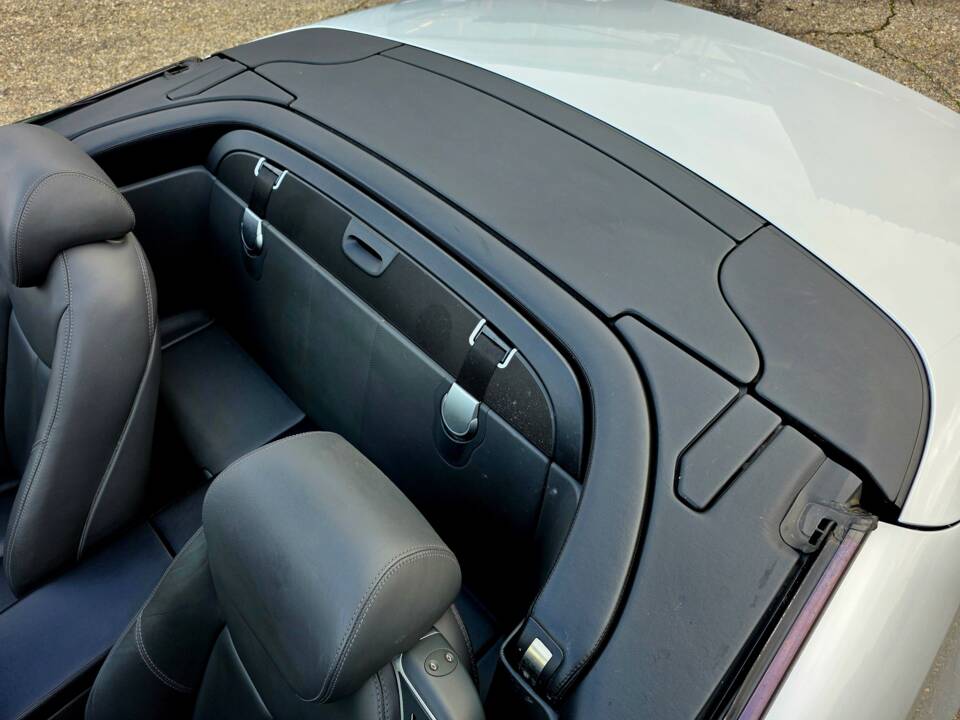 Image 24/39 of Mercedes-Benz SL 500 (2001)