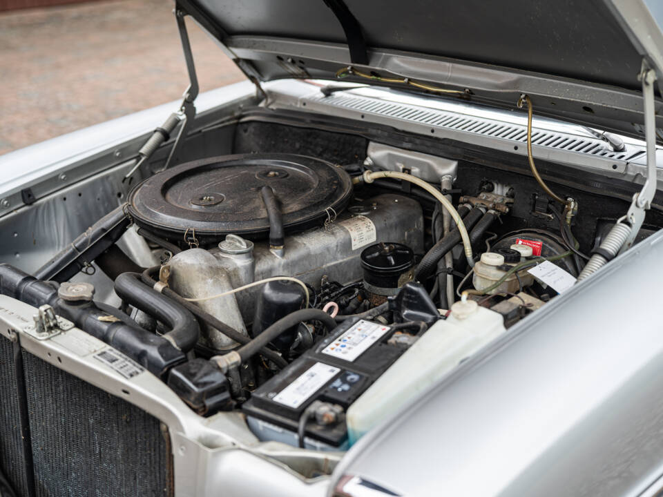 Image 8/63 of Mercedes-Benz 230&#x2F;6 (1974)