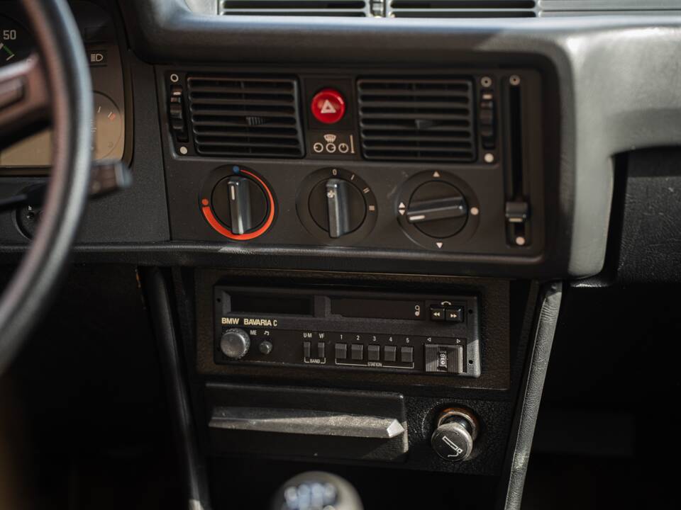 Image 37/76 of BMW 323i (1982)