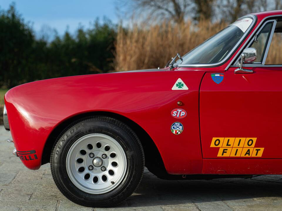 Bild 27/50 von Alfa Romeo 2000 GT Veloce (1973)