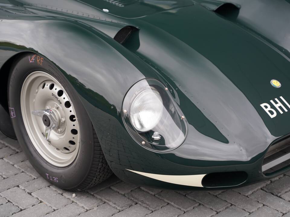 Image 23/50 of Lister Knobbly (1959)
