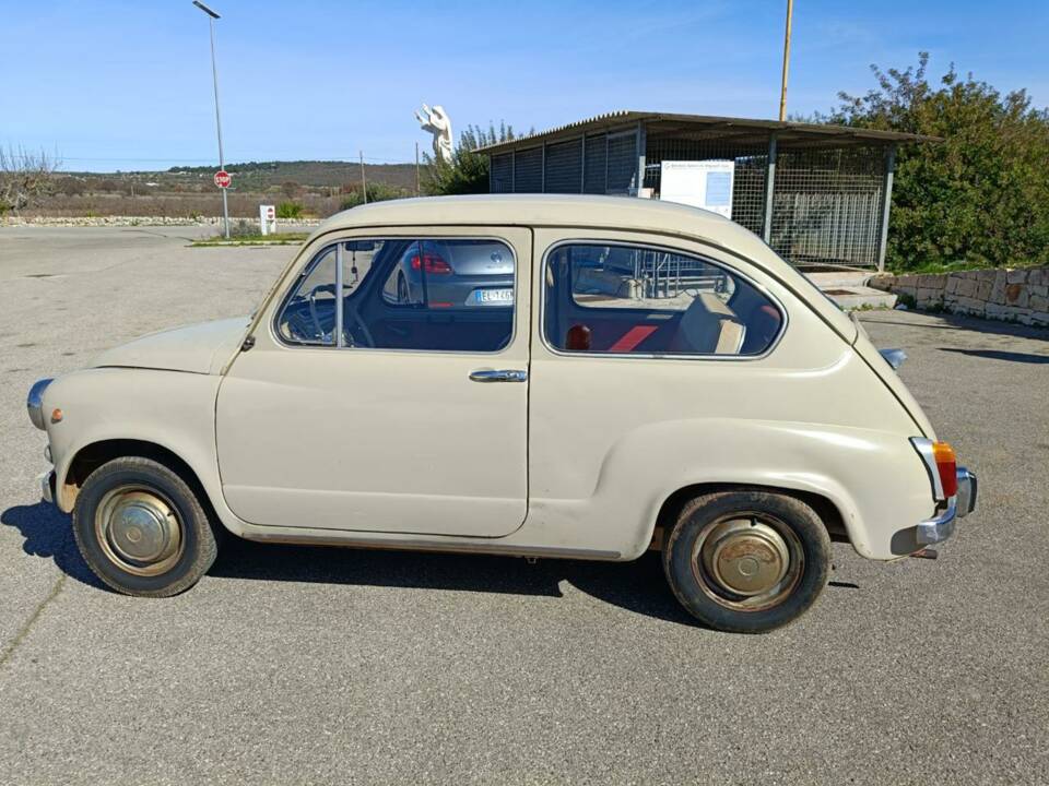 Image 22/44 of FIAT 600 D (1967)