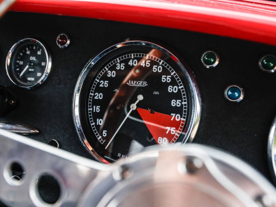 Image 40/49 of MG MGA 1850 (1960)