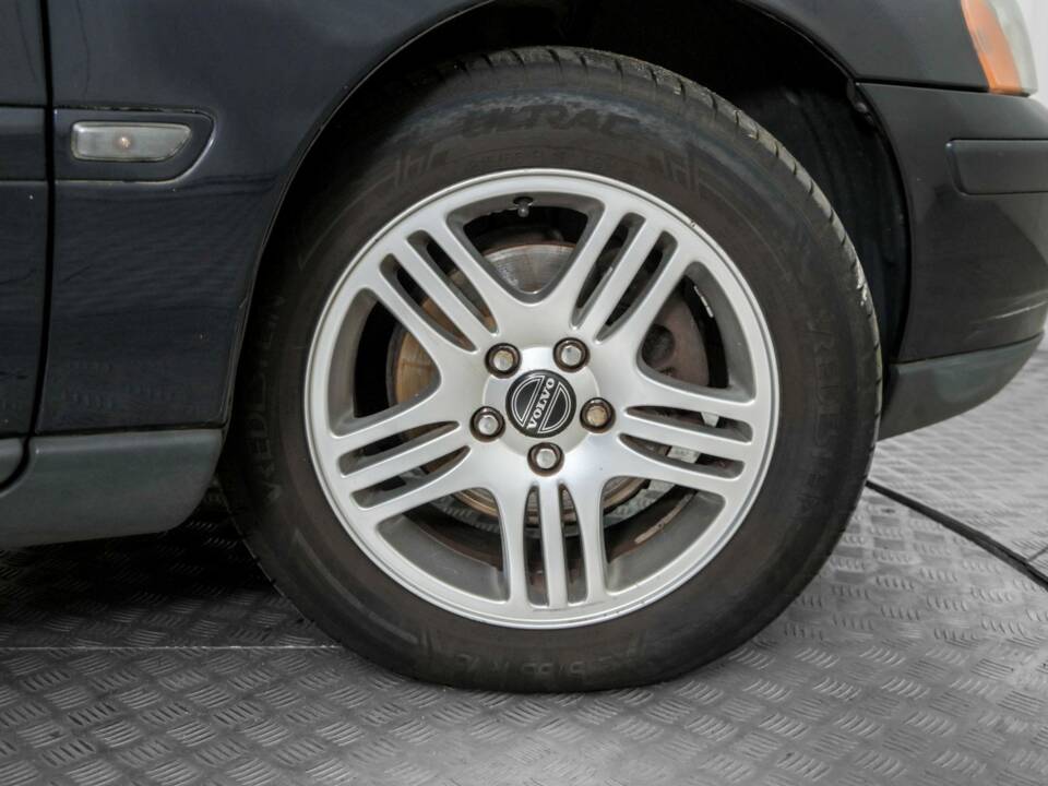 Bild 42/48 von Volvo V 70 2.4 (2006)