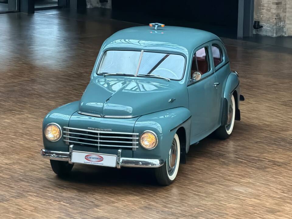 Image 1/34 of Volvo PV 444 (1951)