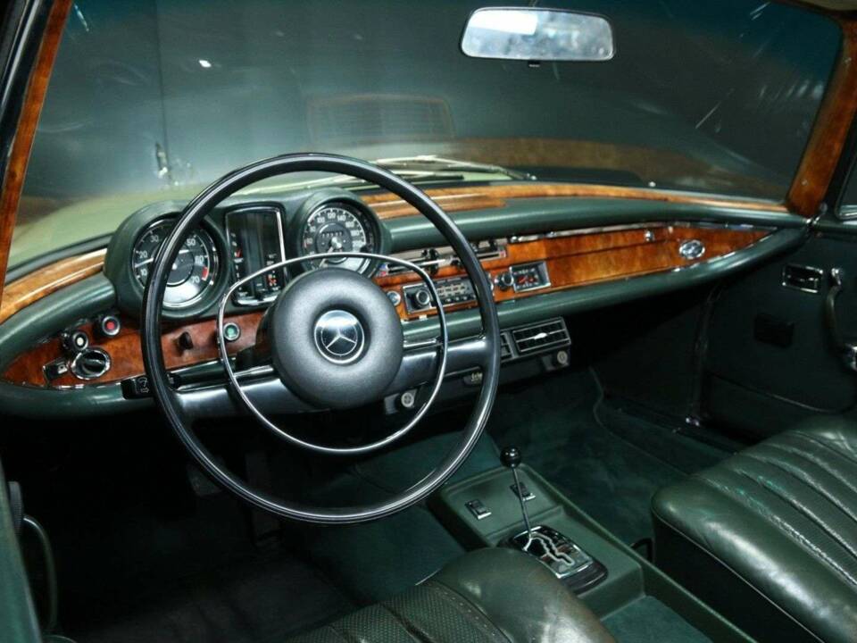 Image 13/30 of Mercedes-Benz 280 SE (1970)