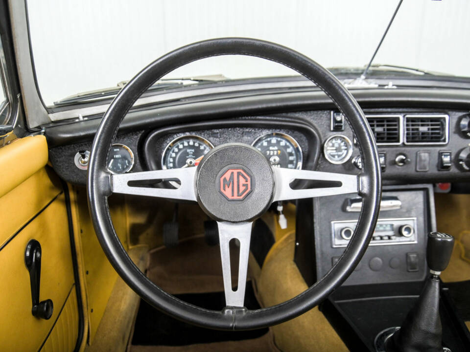 Bild 8/50 von MG MGB (1973)