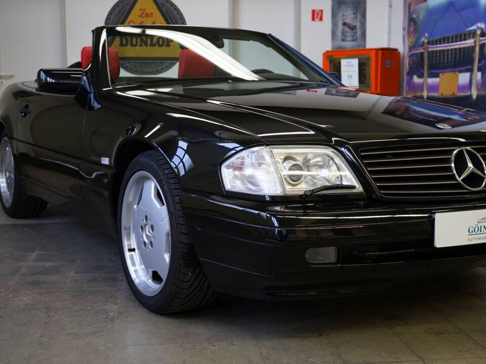 Imagen 3/41 de Mercedes-Benz SL 500 (1997)