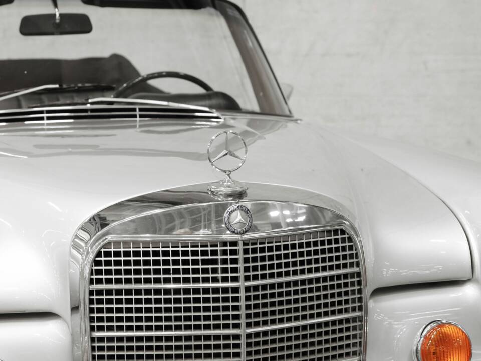 Image 18/48 of Mercedes-Benz 280 SE (1969)