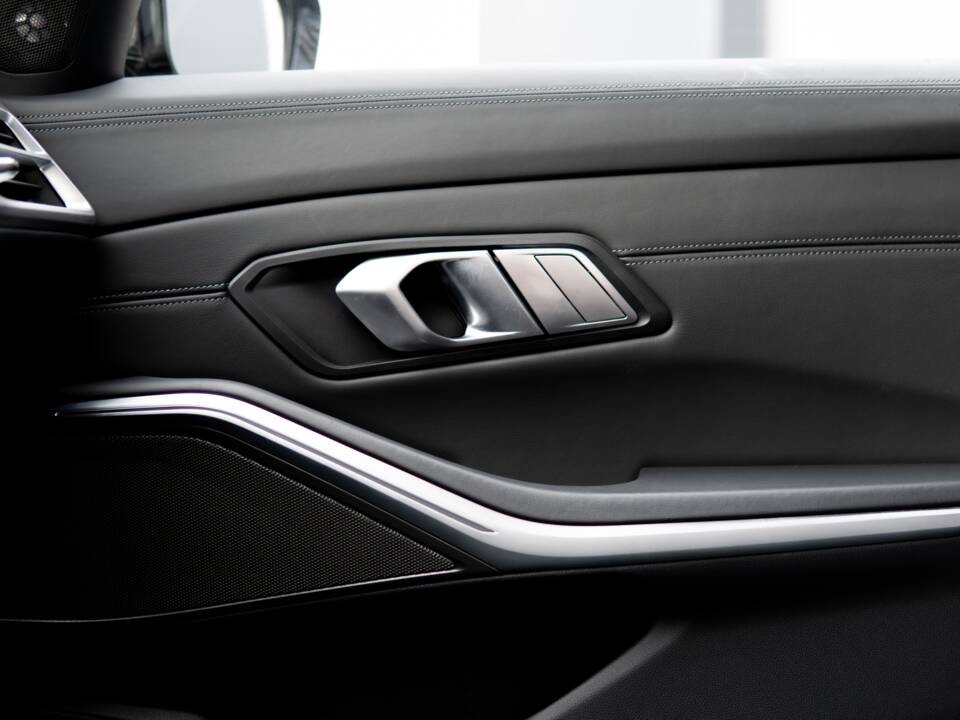 Image 26/32 of BMW M3 Competition Touring xDrive (2024)