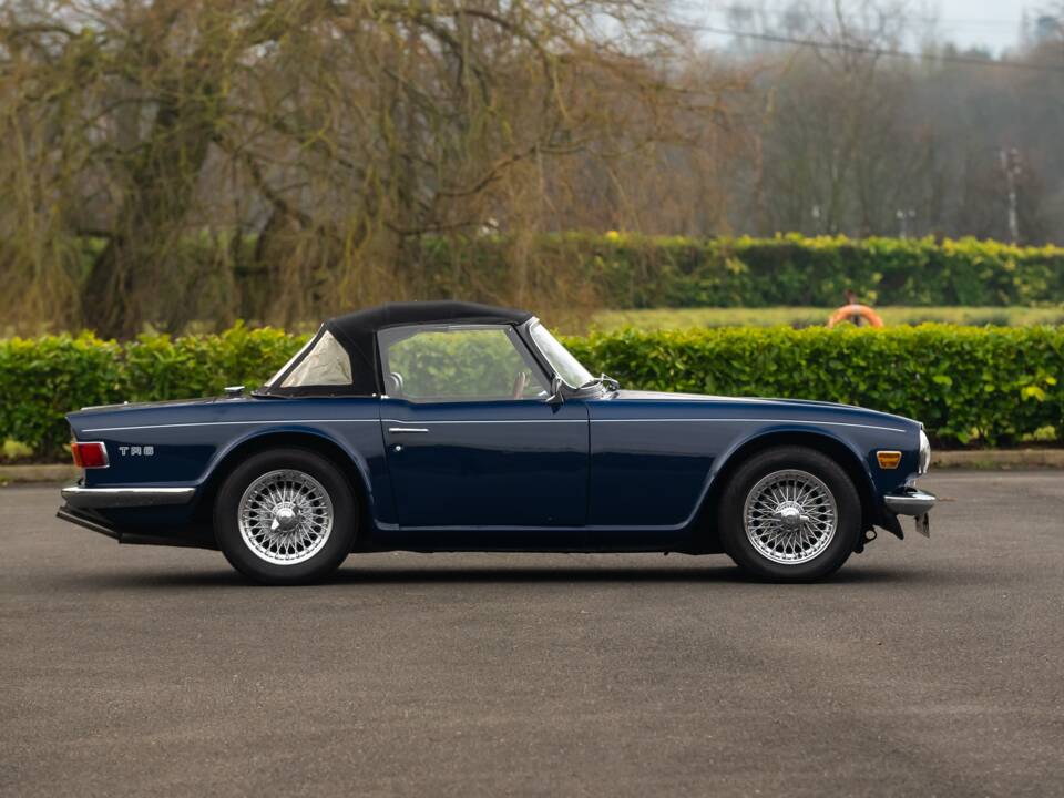 Image 14/30 de Triumph TR 6 (1974)