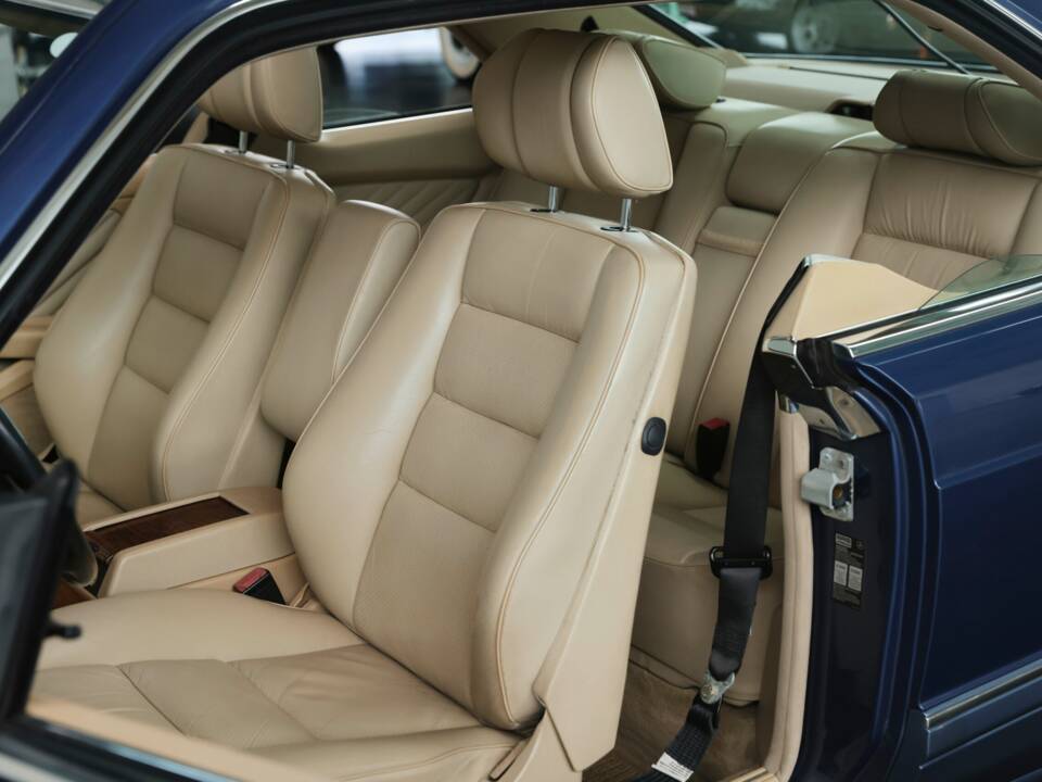 Image 13/39 of Mercedes-Benz 560 SEC (1990)
