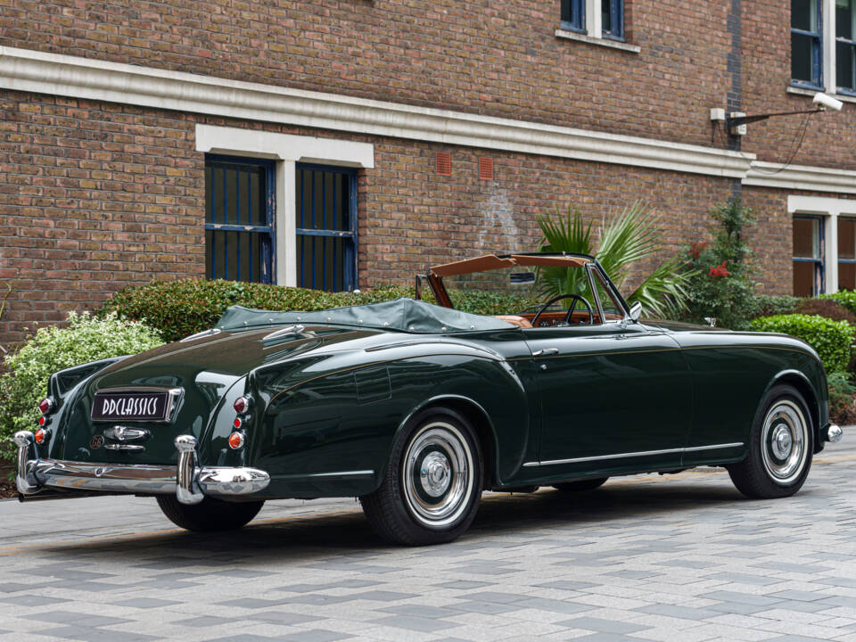 Image 4/33 of Bentley S1 DHC Park Ward (1956)