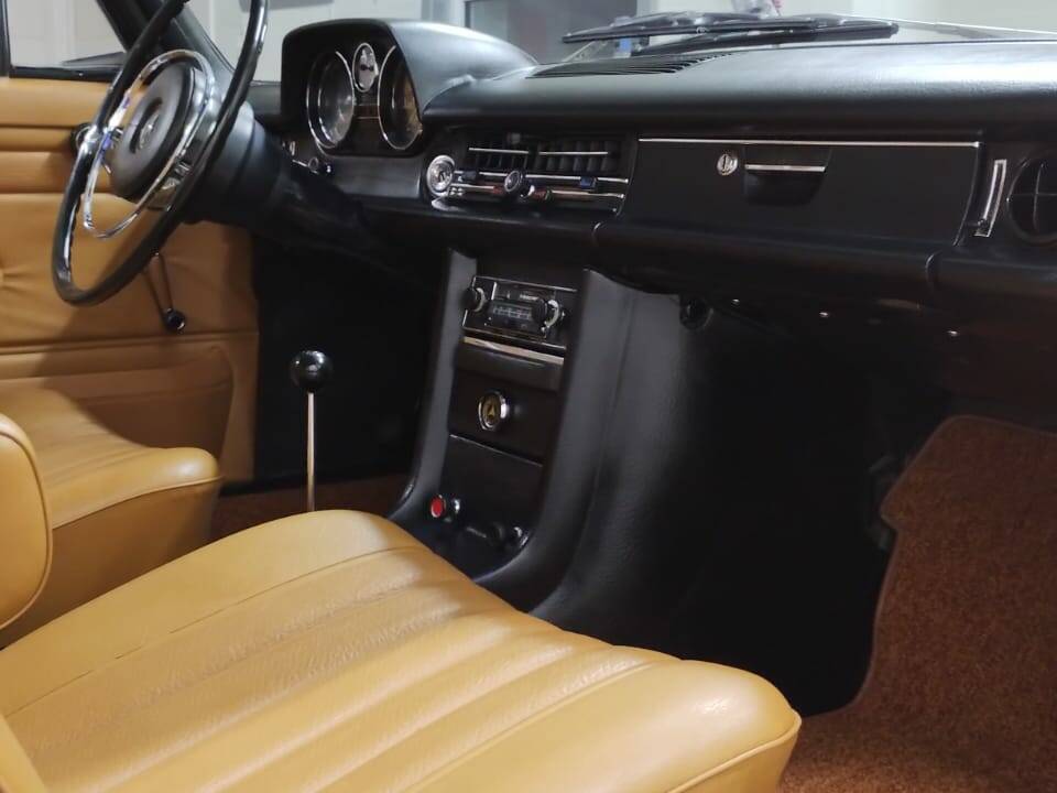 Bild 13/25 von Mercedes-Benz 200 (1969)