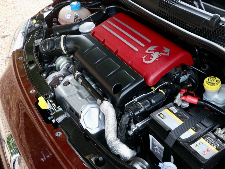 Immagine 4/50 di Abarth 695 &quot;Edizione Maserati&quot; (2013)