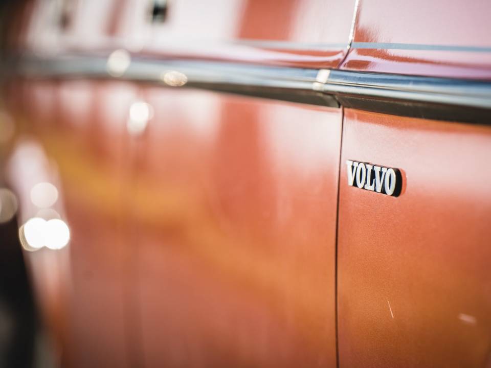 Image 6/31 of Volvo 240 Turbo (1982)