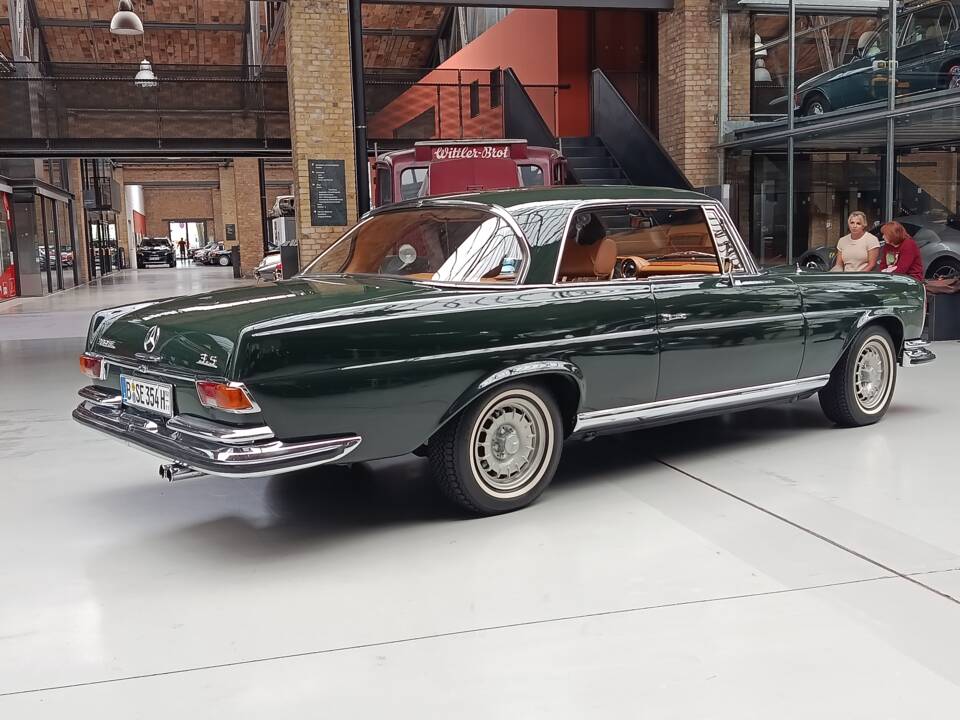 Image 2/54 of Mercedes-Benz 280 SE 3,5 (1970)